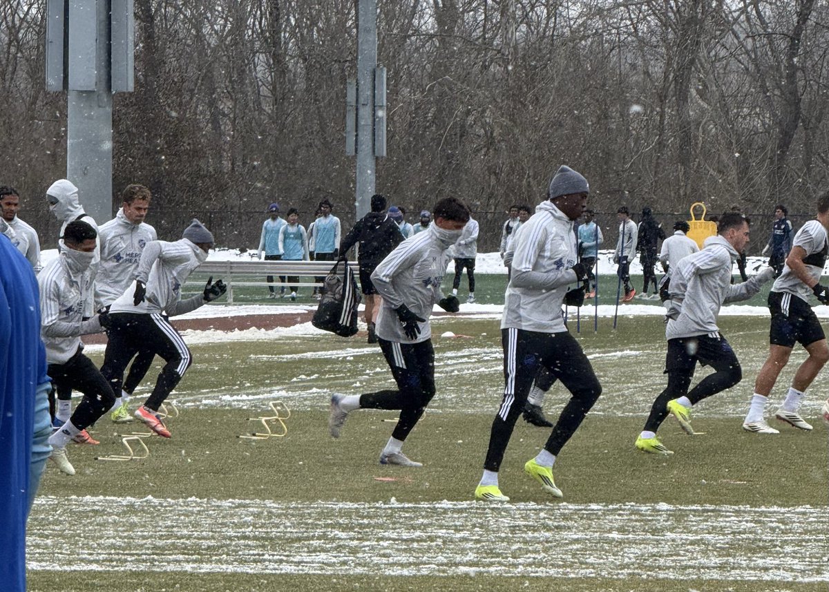 LaurelPfahler's tweet image. So cold. Evander is getting scans this afternoon. We speak to Pat Noonan tomorrow ahead of O&amp;amp;M FC match Wednesday. #FCCincy