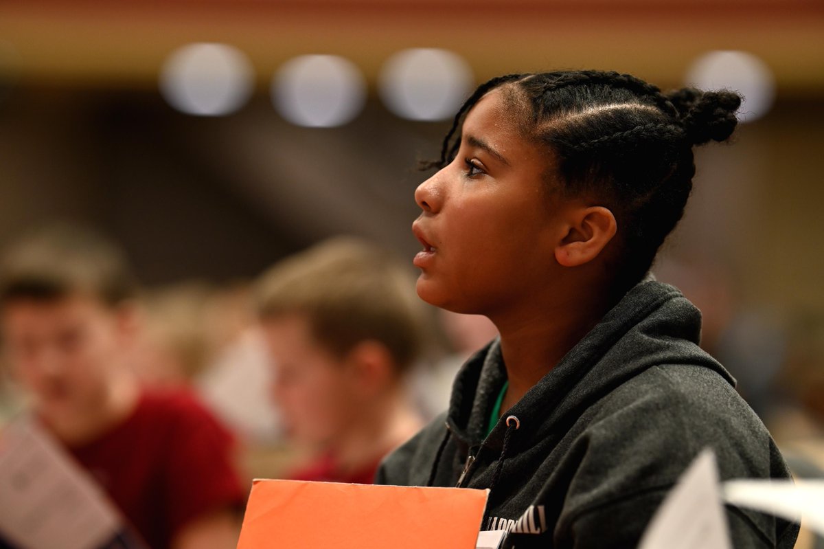 FWCommSchools's tweet photo. Students from #Brentwood, #FrankePark, #GlenwoodPark, #HarrisonHill, #Holland, #Shambaugh & #WeisserPark Elementary, as well as #Lane Middle School, came together to #CircleTheStateWithSong. #ItStartsWithYourSchools #PSW26 #PublicSchoolProud (2/3) https://t.co/8ytuq6DPiU