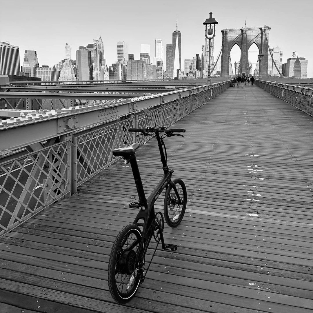 🎵 Foot on the pedal, never ever false metal 
No sleep 'til
Brooklyn 🎵 

#ridecarbo #carbo #carboelectricbike #ebike #foldingebike #lightweightebike

Images courtesy of our CARBO community.