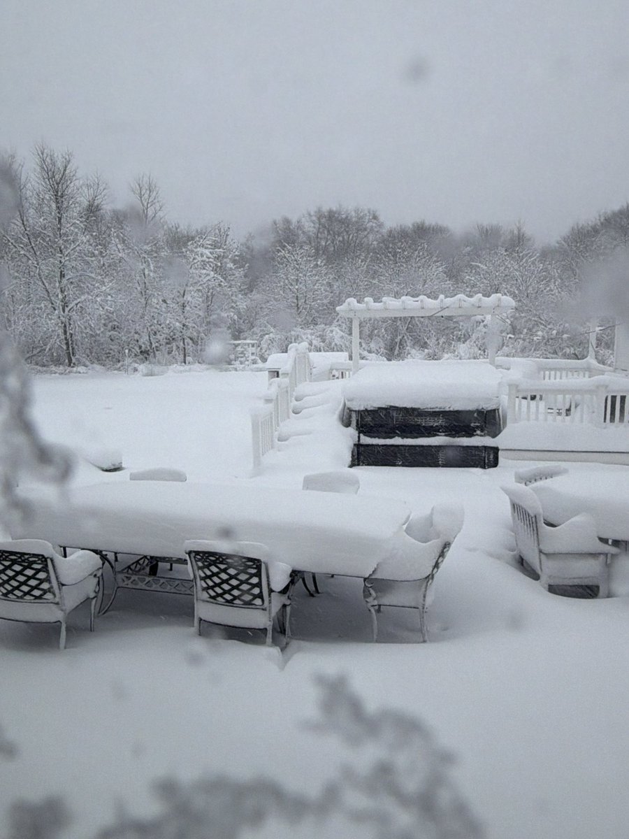 Snow accumulation in West Windsor, New Jersey