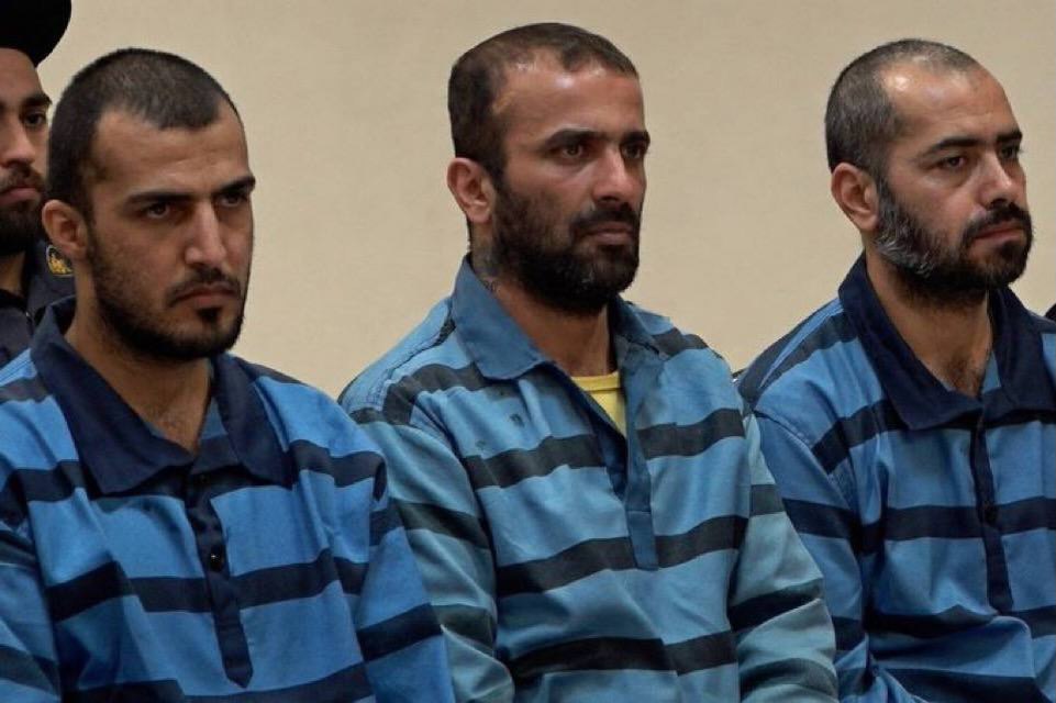 بنویسیم از آنهایی که پشت آن دیوارها، تنها امیدشان هستیم. جانشان به شدت در خطر است.
#اشکان_مالکی
#مهرداد_محمدی‌نیا
#آرمان_معرفتی