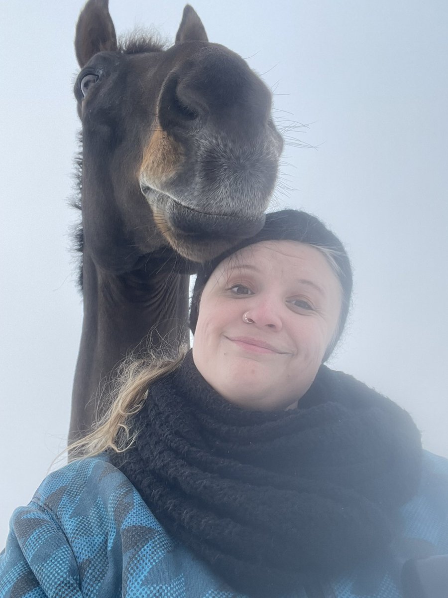 Kan klara vad som helst för finaste grabben vaktar min rygg och ställer upp med mys. 🥰