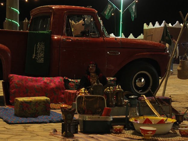 📸| 

صور من احتفال يوم التأسيس 🇸🇦

أجواء وطنية نابضة بالفخر، استحضرت أمجاد الماضي وعراقة التاريخ، وعكست روح الانتماء والاعتزاز بجذور دولتنا الراسخة منذ التأسيس.

#يوم_بدينا_1727
#أمانة_منطقة_القصيم
#بلدية_محافظة_عيون_الجواء