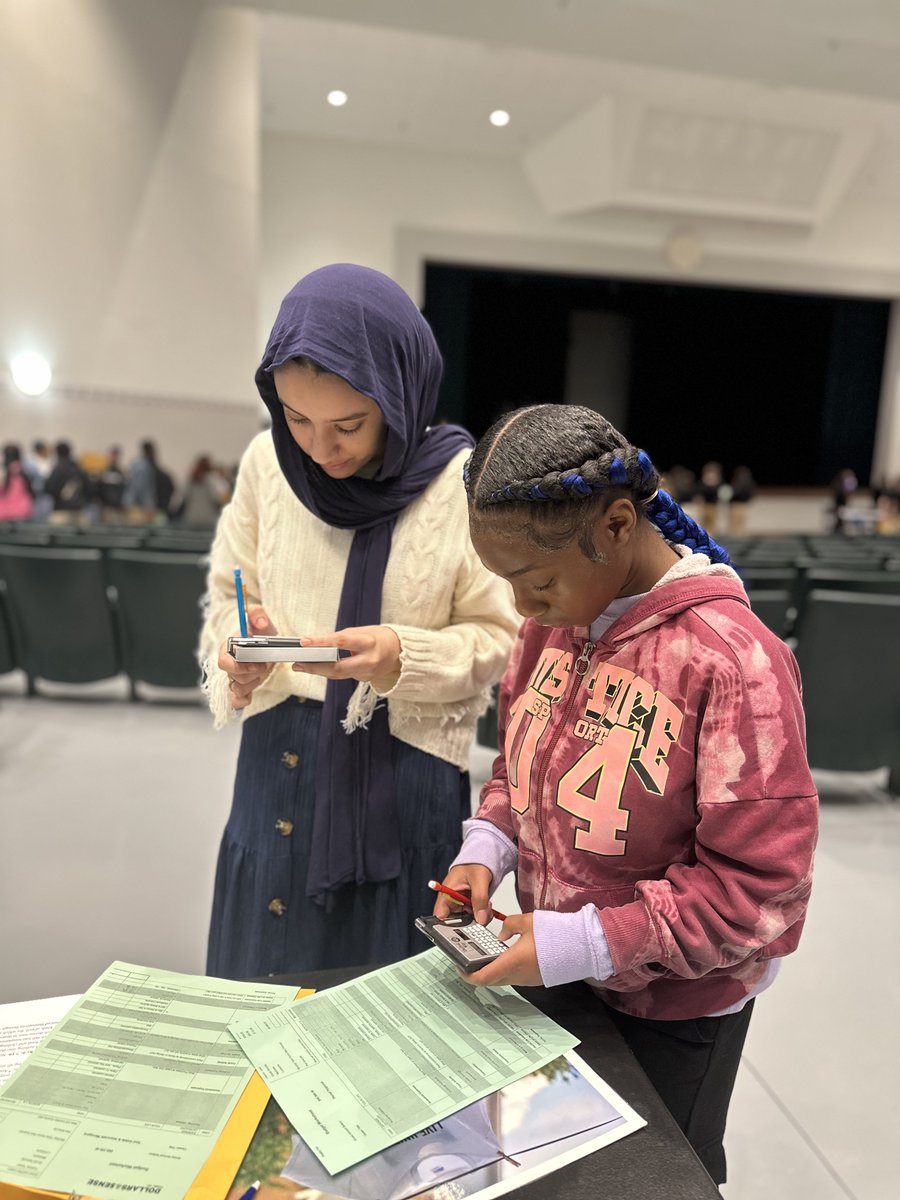 UnitedWayNELA's tweet photo. Today, Richland Parish students participated in Dollars &amp; $ense! 💵

They made real-life budgeting choices — seeing firsthand how quickly expenses add up.

Thank you to Ben Westerburg of Regions Bank &amp; our amazing volunteers for investing in our youth! 💙 #UnitedIsTheWay https://t.co/dJHY76dfkj