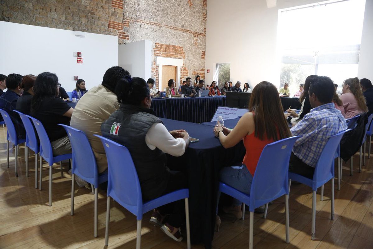 SESNSP's tweet photo. 🧠✨En el #SESNSP sabemos que un entorno de trabajo sano y resiliente tiene su base en la salud mental. Por ello, abrimos un espacio de diálogo y aprendizaje para brindar a nuestro equipo herramientas clave de autocuidado y equilibrio emocional. 🗣️💭

Porque para cuidar de los demás y cumplir con nuestra misión, primero debemos empezar por nosotros mismos. 🛡️💙
#Seguridad #ConstruyendoLaPaz