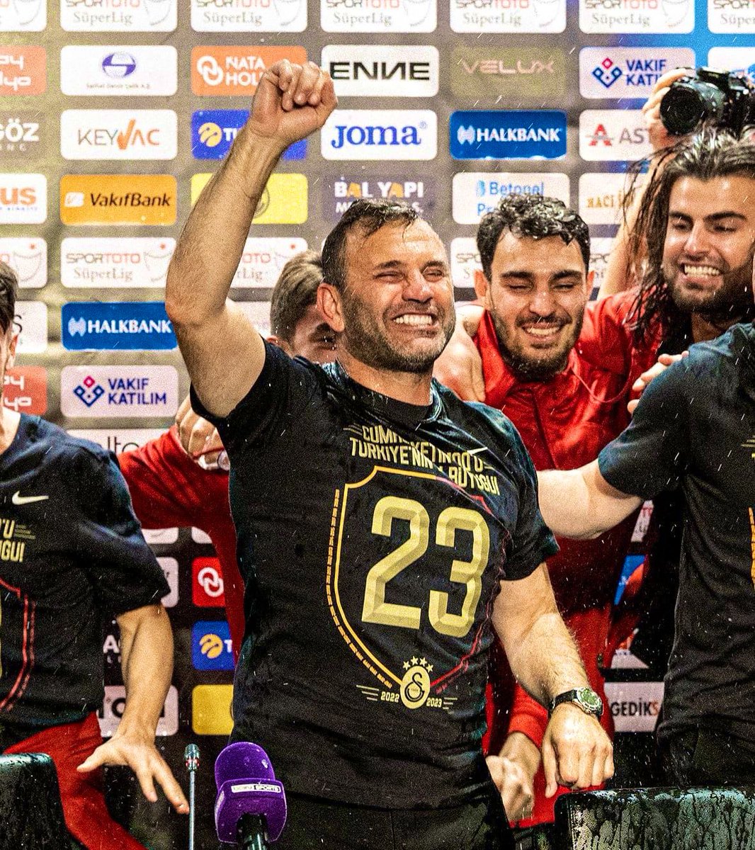 "Hak yiyip 'Gak' diyenlere, gecemizi gündüzümüze karıştırıp inancımızı daha çok arttıranlara tekrar geçmiş olsun.”