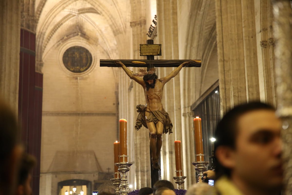 XIV ESTACIÓN: JESÚS ES LLEVADO AL SEPULCRO 📖 Tu 
muerte, Señor, es semilla de la Resurrección.

✝️ <a href="/ResurreccionSev/">Resurrección Sevilla</a>
🗣️ Lectura a cargo de <a href="/HdadHiniesta/">Hermandad de La Hiniesta</a>

📸 <a href="/Alejandrocp99/">Alejandro del Castillo Perujo</a>

#ViaCrucisSevilla26