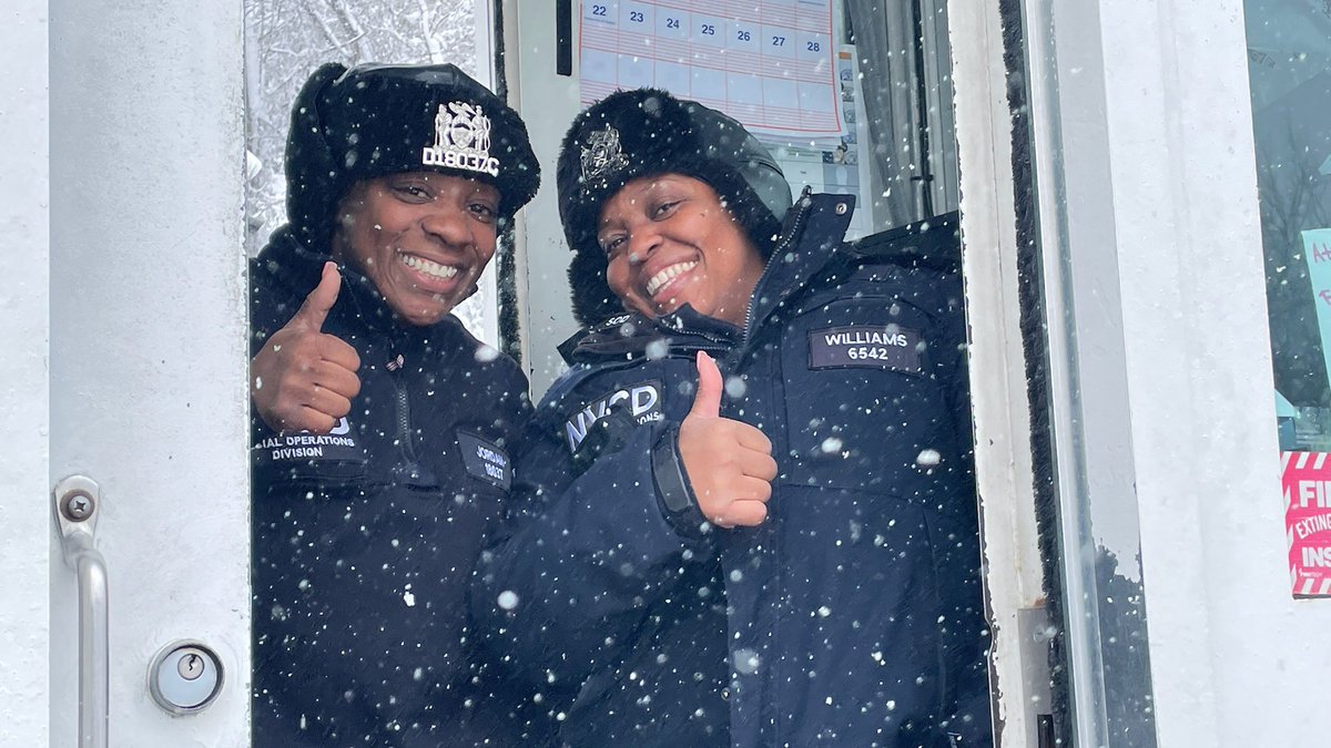 CorrectionNYC's tweet photo. On #RikersIsland, #NYCDOC supervisors, #CorrectionOfficers and support staff are hard at work helping to keep New Yorkers safe during The Blizzard of 2026. View more pics at https://t.co/Mrl8LG4sNq. #WinterStormHernando https://t.co/yJ6DppcW4o