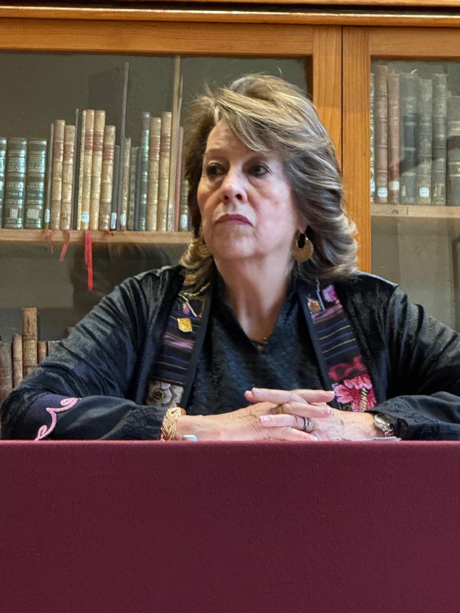 ciesas's tweet photo. #OrgulloCIESAS 🤩
La Academia Hispanoamericana de Ciencias, Artes y Letras y el @CEHM_mx celebraron la Sesión de Ingreso de María de la Luz Mohar Betancourt como Académica de Número, con la ponencia «La voz indígena en los libros del México Antiguo».
¡Enhorabuena! https://t.co/kti5MrTp1l