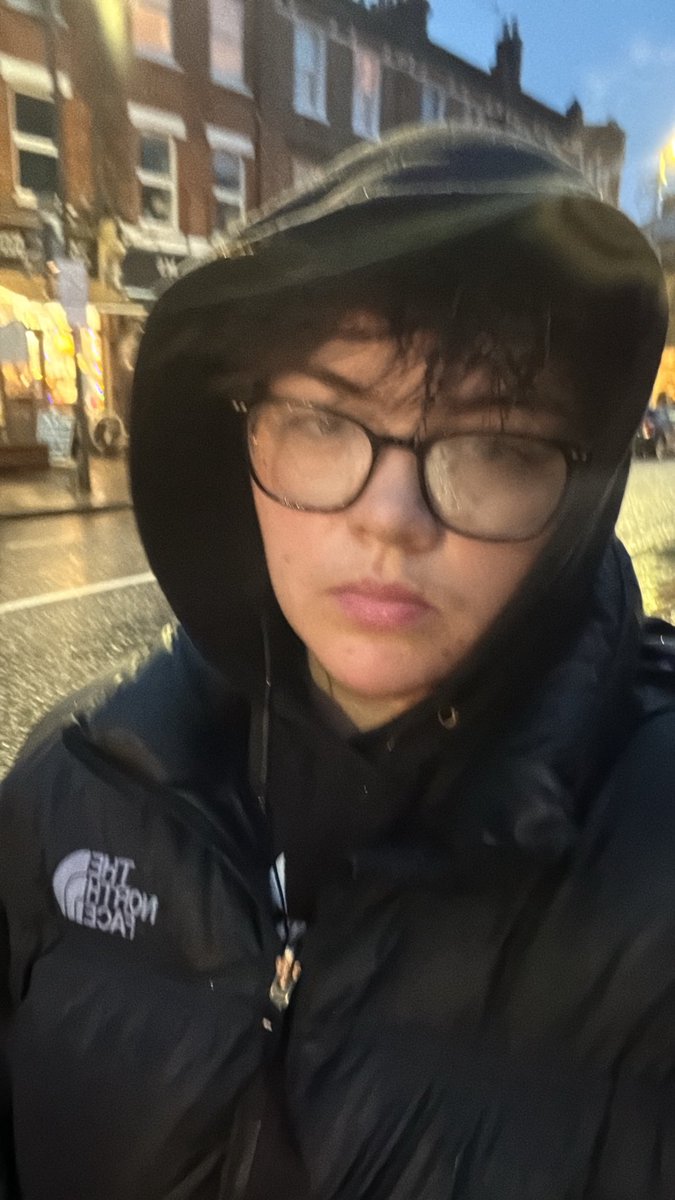 jamieed0dger's tweet photo. updated intro post! 

⭐️ jamie | 18 | he/him 
⭐️ mildly interesting 

⭐️ a big fan of: dc, arsenal fc, modern history, fontaines dc, bg3, geese (the animal and the band) and the pub 🍺

⭐️ my top four films: the godfather, billy elliot, dog day afternoon, jerry maguire

me 👇👇 https://t.co/LKXIxFK8Za