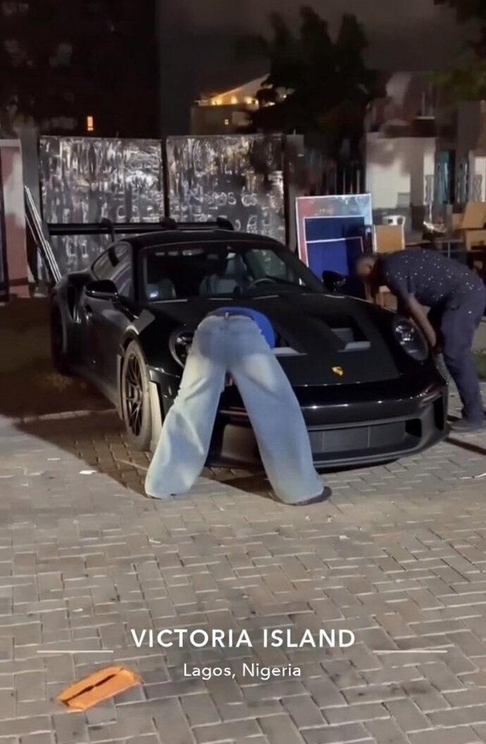 Burna boy new Porsche 911 GT3 RS don get fault again, buy brand new car you say no, now Belgium used car don make you like your mechanic pass Manny 😂