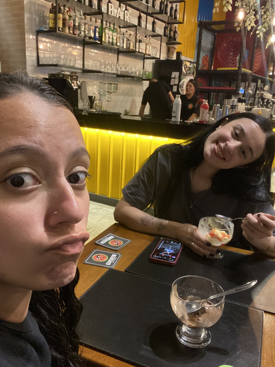 anacaroliinejj's tweet photo. Ela ama sair pra lanchar, 
ela ama gatos,
ela ama dormir,
ela ama passear, 
e eu……

Eu amo ela!❤️ https://t.co/gD7RInyfPd