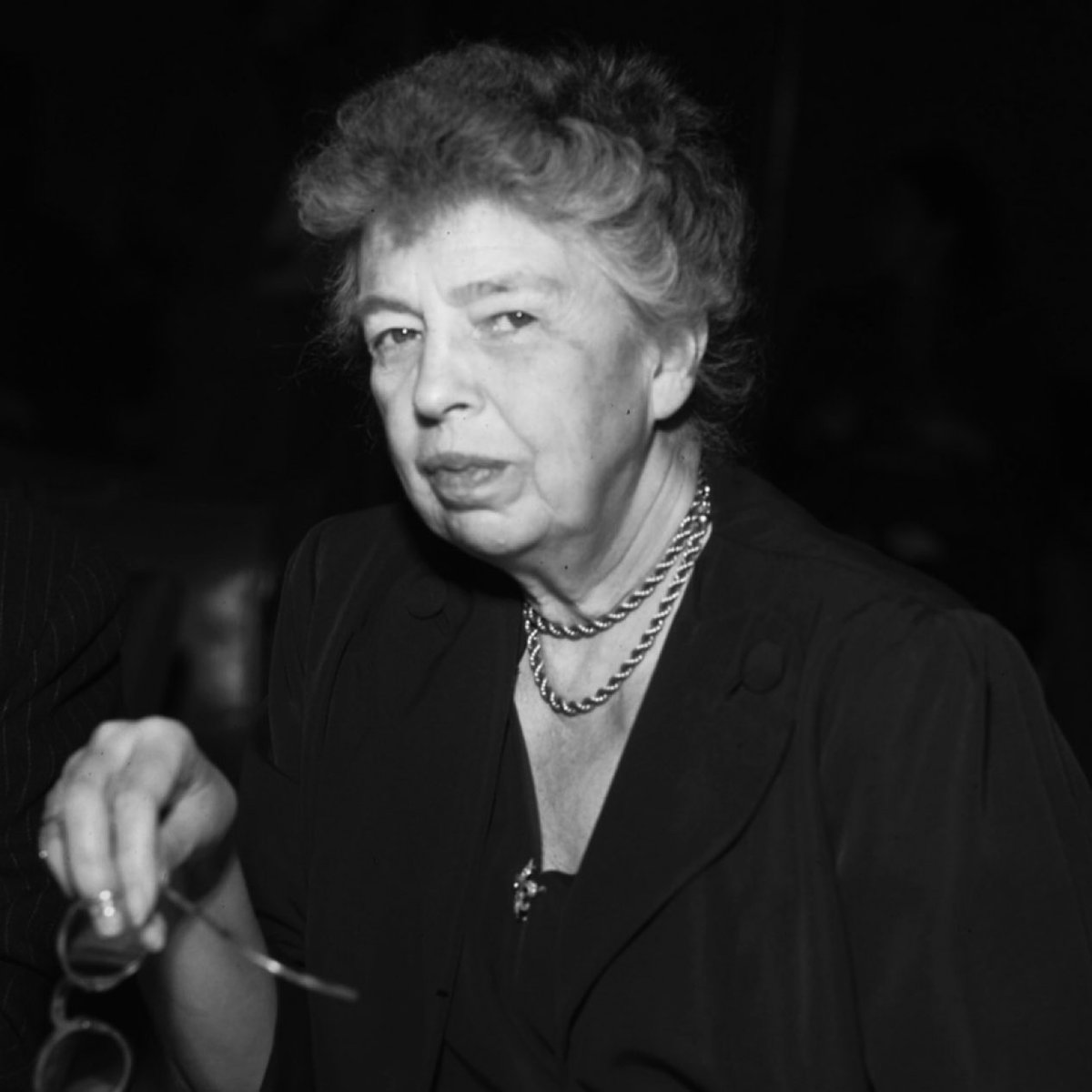 derinbirneffess's tweet photo. "İçinizden gelen doğruyu yapın; çünkü her halükarda eleştirileceksiniz."

— Eleanor Roosevelt https://t.co/RZzpWXfJ8t