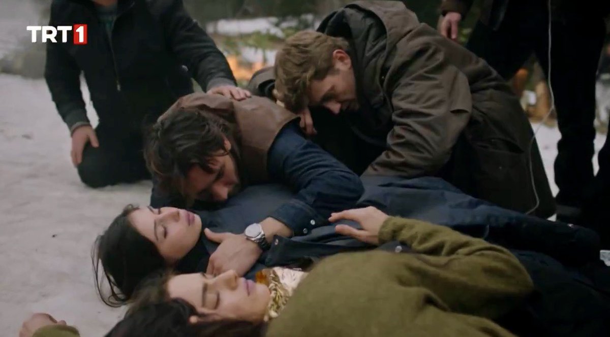 I love how İso has always respected Adil and knows that he is not just Fadime’s brother but more like her father. You can clearly see that here. As much as he is dying to hug her, he lets Adil hug her first and he hugs Adil 🥀

#İsFad