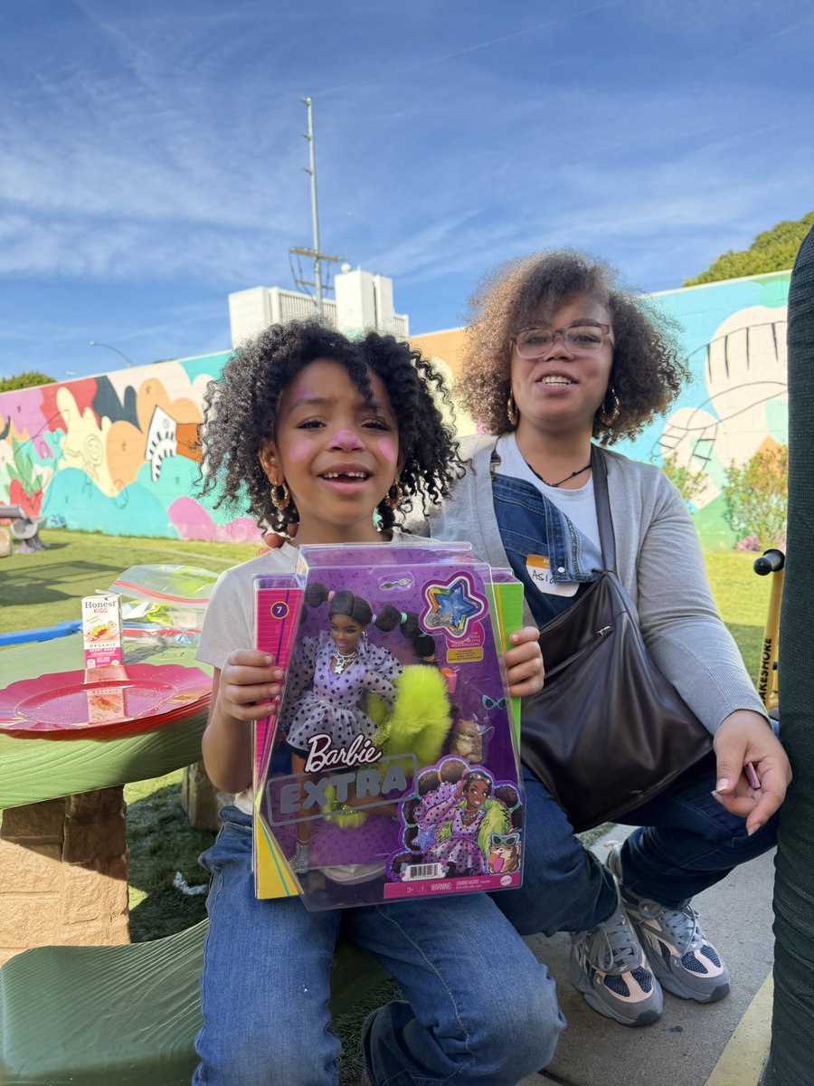 SalArmySocal's tweet photo. LA Metro Advisory Board &amp; Echelon LA Metro hosted their annual Health Fair at Pregerson CDC, supporting families at Westwood Transitional Village.

Medical &amp; dental care, wellness resources, and kids’ health education — all at no cost.

Thanks to 25 amazing volunteers! ❤️ https://t.co/d2cf79mlhx