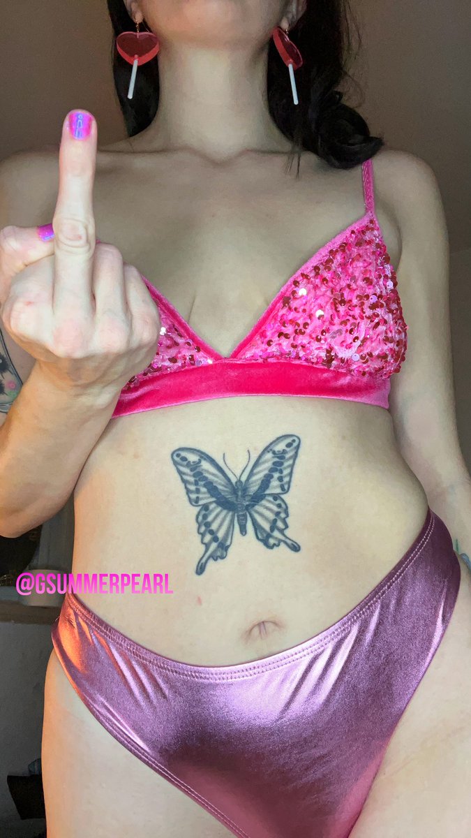 What are you doing not subscribing?🤨 
I know you wanna see me get NAUGHTY 🤭🩷
onlyfans.com/summerpearloff…