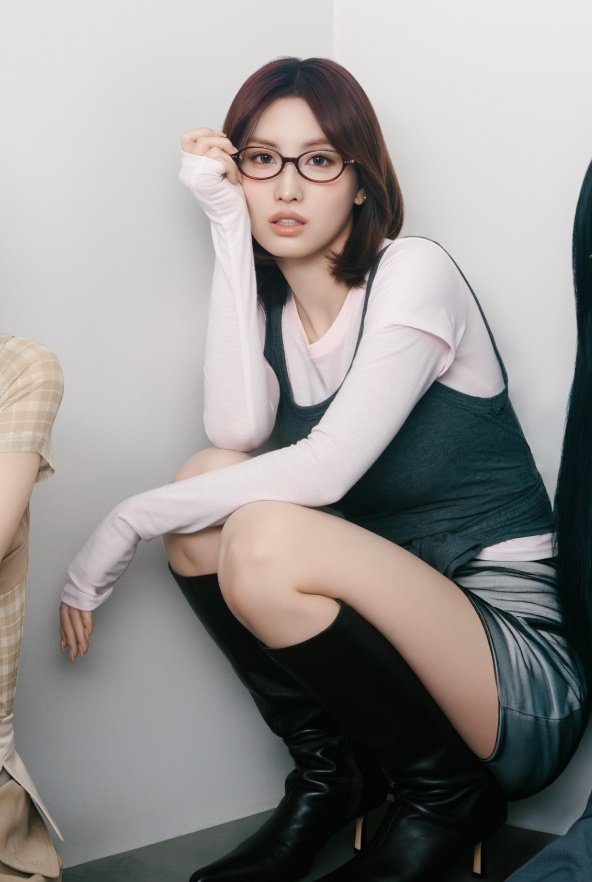 Post by momo on X: 🧎‍♀️