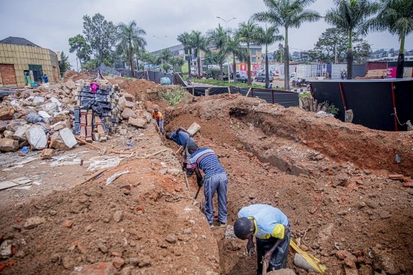 beaconrwanda1's tweet photo. PHOTOS: More shops in the “Corridor” and “Sar Motors” areas of Giporoso are relocating to pave the way for the Prince House–Giporoso–Masaka road upgrade and modern utility expansion. https://t.co/cLQ5Dxuz7F