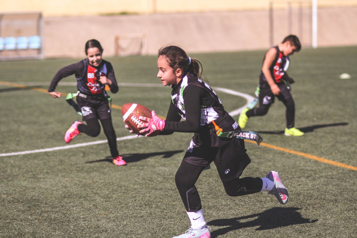Vva_BlackStorks's tweet photo. Jornada 2⃣ 🏟️ Ligas ADAME Villanovenses

➡️ Liga Infantil:
#GreenStorks💚 12-12 #RedStorks❤️
MVP 🎖️ #Martín20❤️ 1 sack para finalizar el partido

➡️ Liga Juvenil:
#SilverStorks🩶 13-26 #GoldStorks💛
MVP 🎖️ #David10💛 2 TDs

✍️https://t.co/RfJVNLB2j0 https://t.co/cFil1Rteyv
