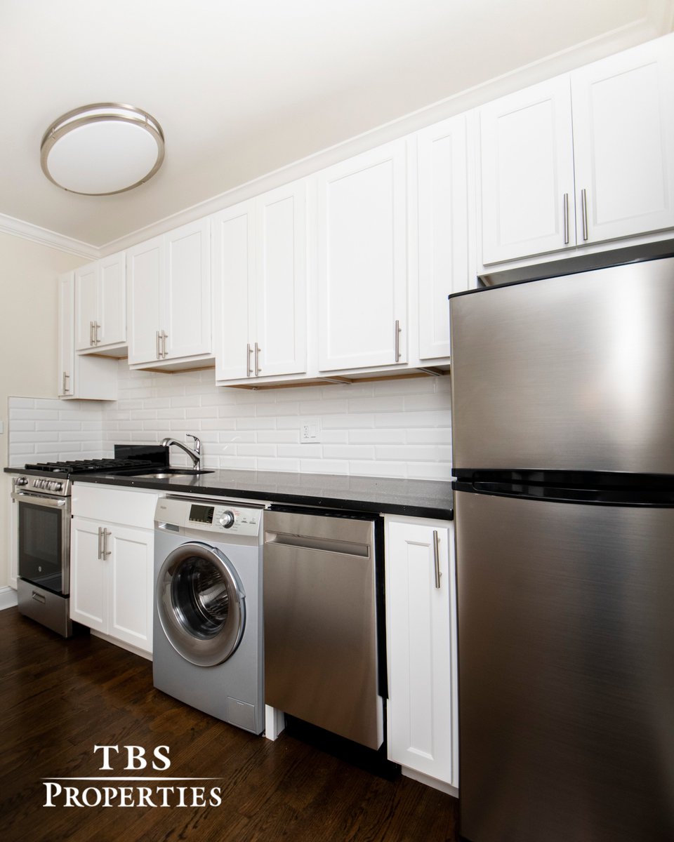 TBSProp's tweet photo. Bright and updated studio in charming Winnetka ✨🏡
918 Green Bay Rd #3C — 500 sq ft studio with hardwood floors 🪵, restored wood trim, large sun-filled windows ☀️, modern kitchen with island, quartz countertops &amp; stainless steel appliances 🍳

#WinnetkaLiving #TBSProperties https://t.co/1BCPmcFbhk
