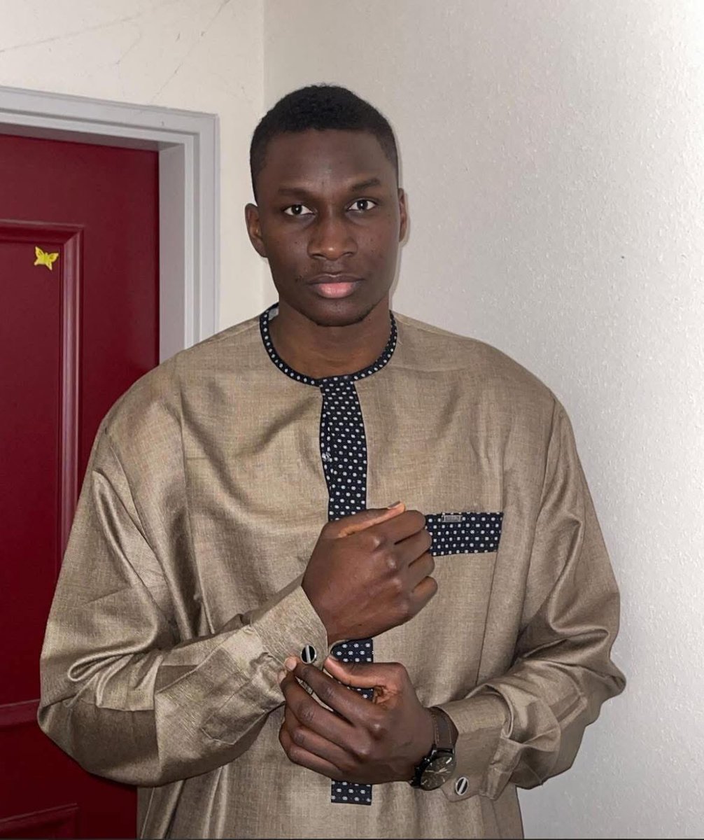 En ce mois béni de Ramadan, je vous prie de bien vouloir avoir une pensée et d’élever vos prières pour Seydina Ababacar Ndiaye porté disparu depuis le 26 mai 2025.

Qu’Allah le protège là où il se trouve, qu’Il veille sur lui et qu’Il nous permette de le retrouver sain et sauf 🤲🏽