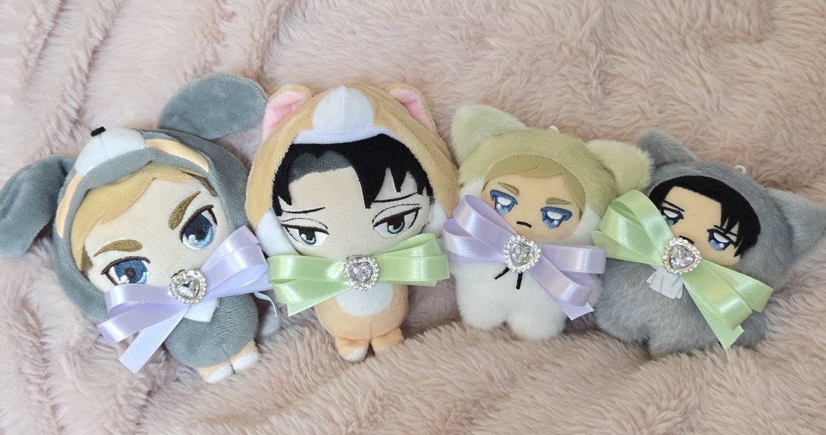 온리전에서 바4a 부스로 파피나 치미.. 등 에루리 누이를 데리고 오시면 제가 만든 보라초록 리본을 매어 드리겠읍니다💜🎀💚🎀
엄청 많아요... 사진의 3배가 있음
다같이 커플리본해요 >////<