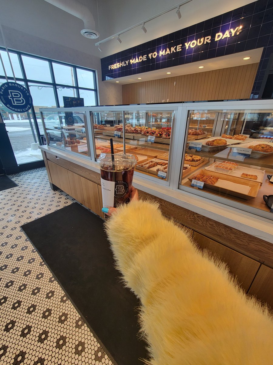 Sourine3's tweet image. 3rd for the day! Refueling time! #icedcoffee