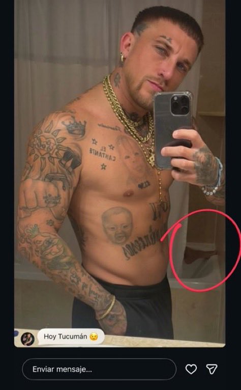 porqueTTarg's tweet photo. "El Polaco"

Porque subió una foto y se le veía el pie a su amante: Barby Silenzi salió a aclarar que era suyo el pie, pero después la amante le filtró fotos juntos. https://t.co/pHKvl3OqWU