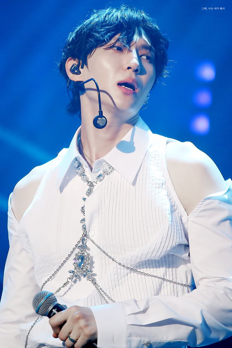 this might be the best he has ever looked the exposed shoulders are lethal