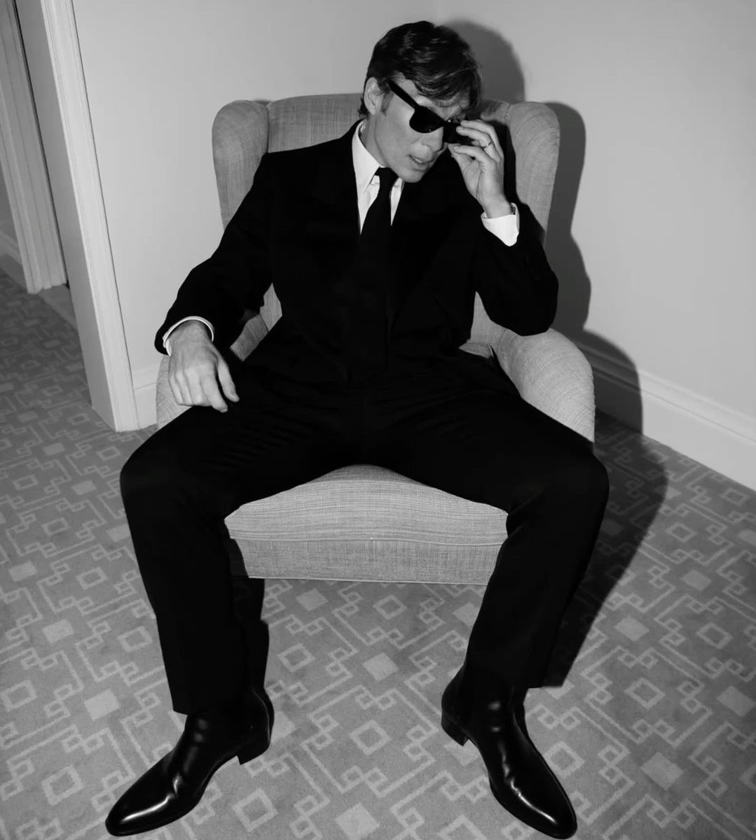 viesanterieures's tweet photo. behind the scenes black and white pics of cillian at award shows always go so hard https://t.co/XQpj6u33Bh