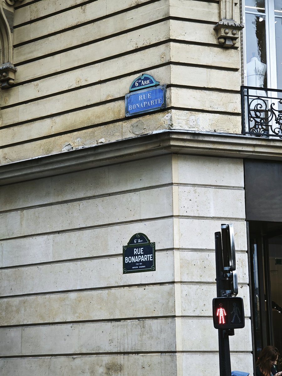 AbogadoParís tweet media