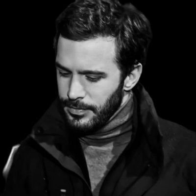 ᥫ᭡ ᥫ᭡
-"
 (إِلَى الصَّدِيق.. نُورُ الزُّهـدِ وَأَنِيسُ الحرفِ)
 
إِلَى الصَّدِيقِ الَّذِي يَخْتَبِئُ فِي عَبَاءَةِ الزُّهْـدِ..
يَ صَـدِيقِـي، لَا تَظُـنَّ أَنَّ الصَّمْـتَ نَصـرٌ، 
وَلَا أَنَّ التَّـوَارِيَ عنِ الْأَنْظَارِ فَضِيلَةٌ دَائِمًا..
فَنَحـنُ لَا نَحتَفِـلُ بِـ/