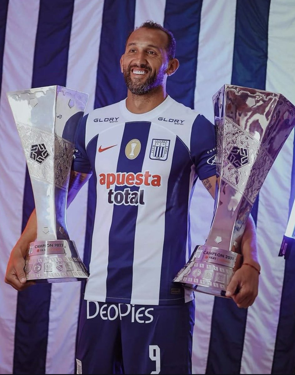 Claro pues, tiene razón este cholo, ahora comparan a cualquier huevada drogadicta que no gano nada en mi club, con una leyenda de Alianza Lima como Hernan Barcos, respeten los rangos, y acúsalo con tu mamá Kiko Paolo.