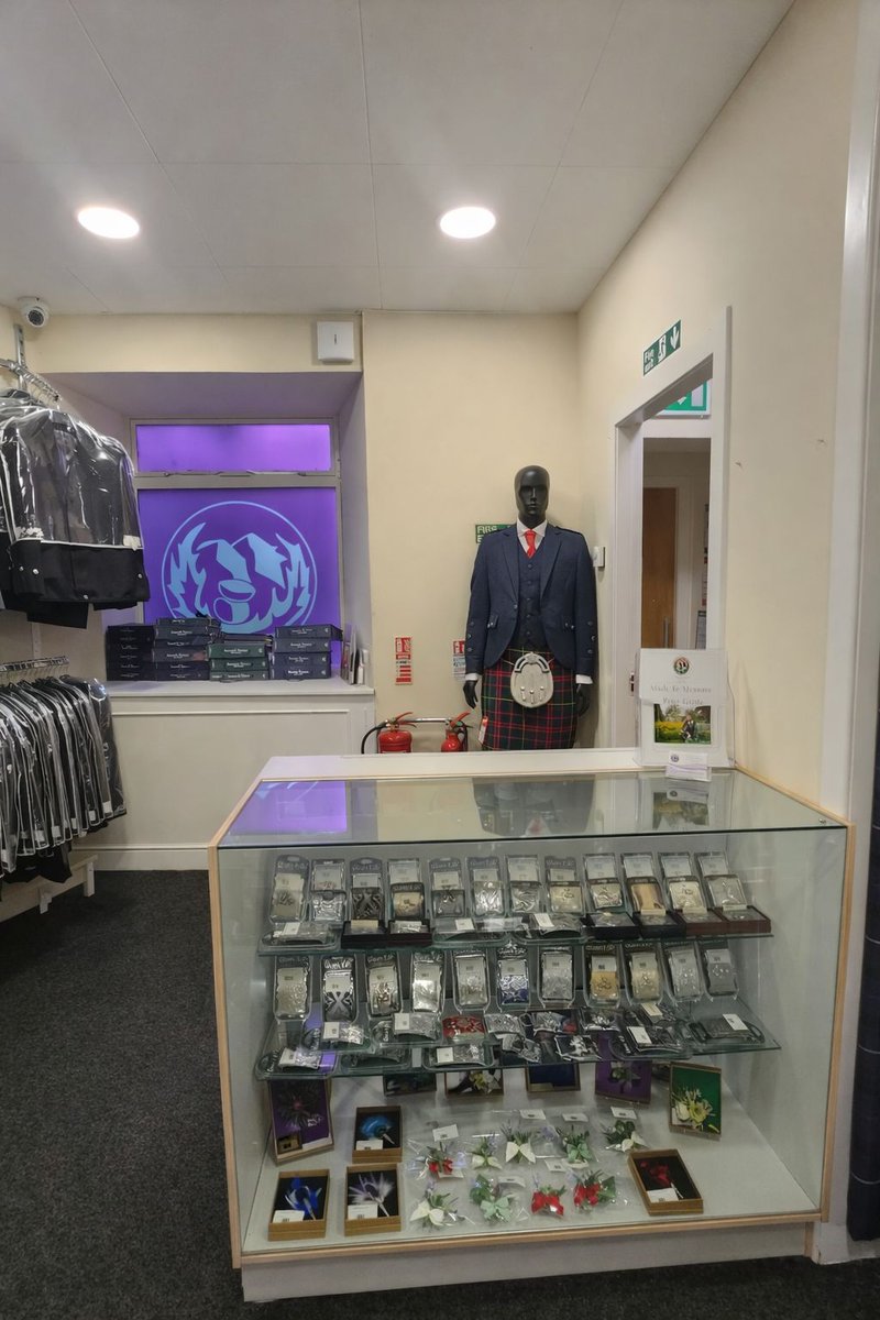 Aleksandra J. Hannah tweet media