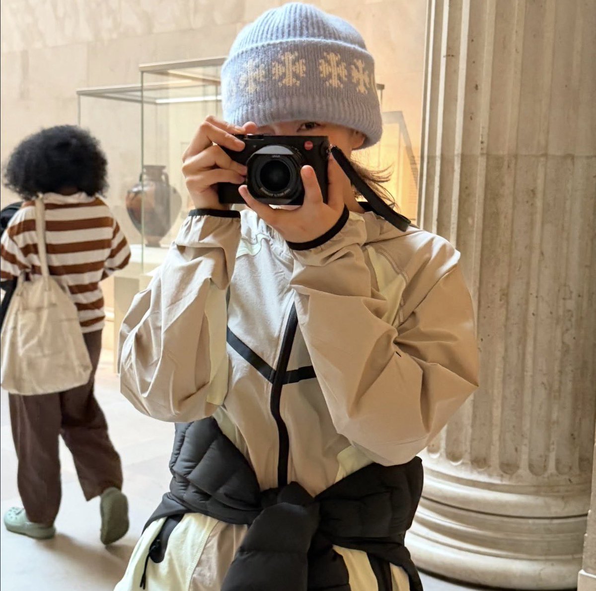 Yoo Jeongyeon ready for pics 📸