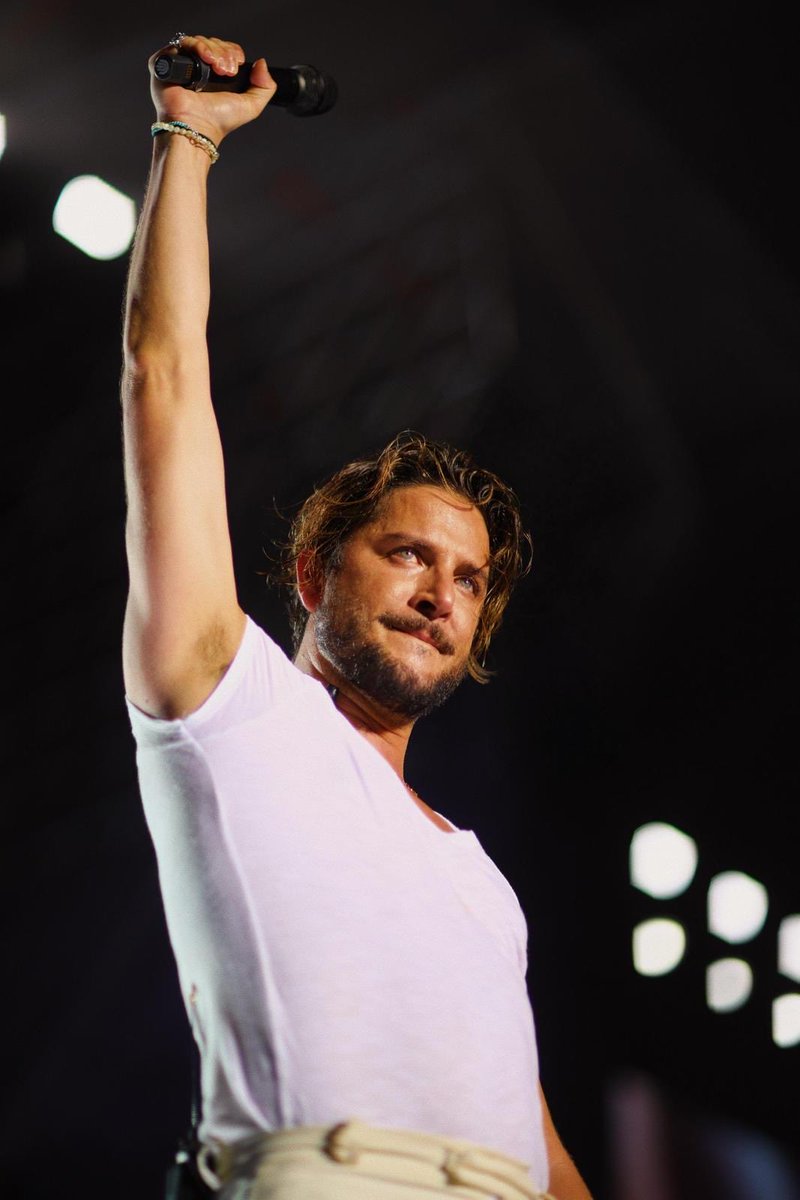 El 28 de febrero me nombran Hijo Predilecto de Andalucía. 

Es difícil explicar todo lo que siento.
Gracias de todo corazón.
Es todo un honor.