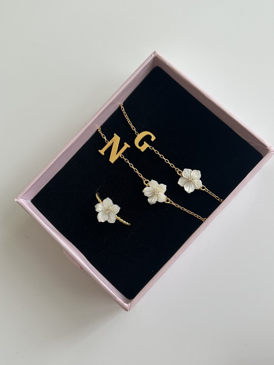 endless store tweet media