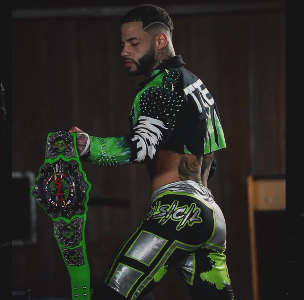 KNOCK0UTS's tweet photo. this pic goes so hard!! 💚 https://t.co/STsz7mbwEF