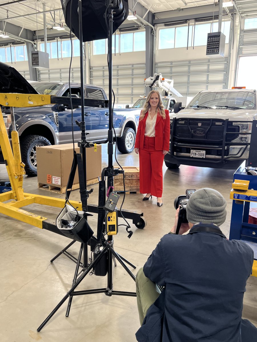 PlanetFord59's tweet image. Shelby Reed, Pres. of World Class Automotive &amp;amp; owner, interviewed by a national magazine at one of two #FordProElite #Commercial Service location in #Humble! The article highlights how the facilities help keep commercial/fleet customers on the road &amp;amp; running strong.