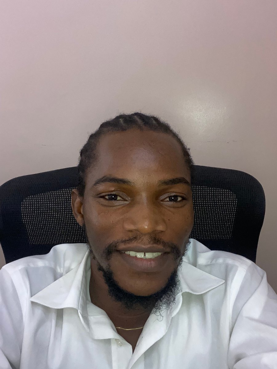 ConsanF's tweet photo. DAY 1.

If this shows up on your timeline, don’t scroll.

I’m Fred, a brand &amp; digital designer building in public until I land my next project.

I design good looking digital products and solve real design problems.

I’d love to connect with more designers and grow together. https://t.co/WKK5mMzaOt