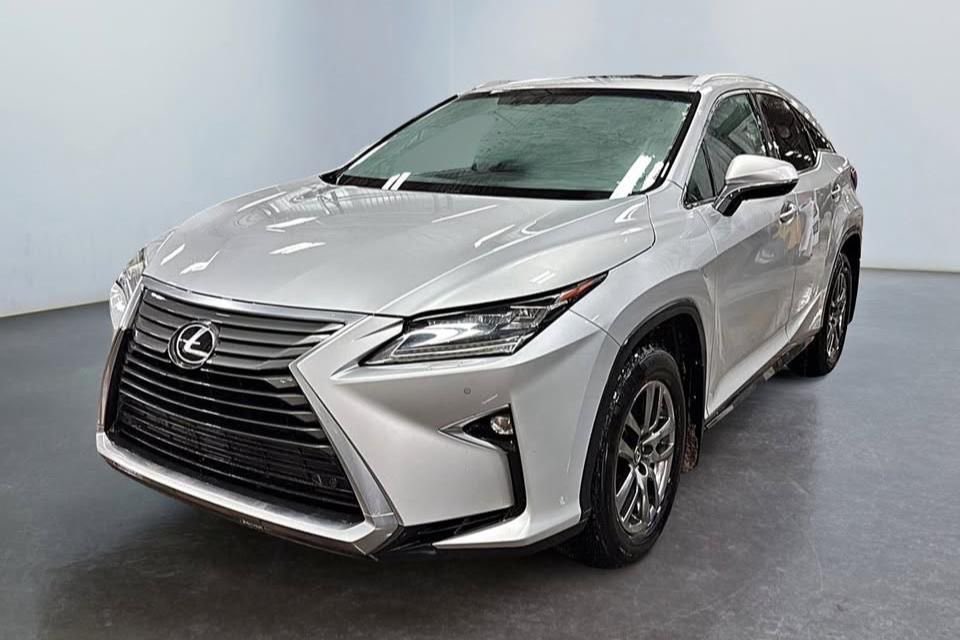 AwololaRildwan's tweet photo. 🇺🇸2017 LEXUS RX350 

Zero impact!
💰price - N26M (with shipping)

📍Yankee to Lagos💯✅#Elchapo #Dremo #FreePalestine #Fido #Erigga #Edostate https://t.co/t5ZhmxGYlb