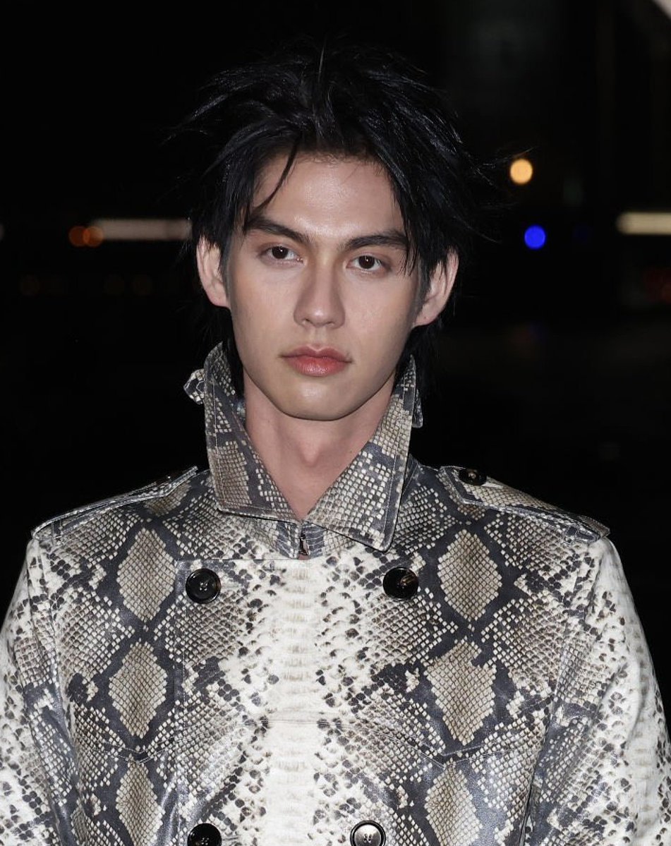 ปากไบร์ทสวยอยู่แล้วว เติมลิปสีเอยใด ปากฉ่ำไปอี้กกกกก

BRIGHT LFW 2026
#BurberryxBright
#BurberryAW26
#BurberryAW26xBRIGHT
#Burberry #bbrightvc