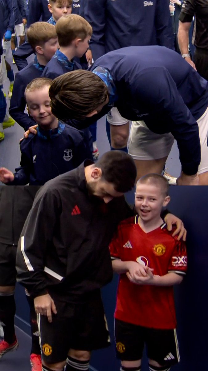 "خلف صخب الملاعب.. لقطة إنسانية تخطف الأنظار في البريميرليج! " 