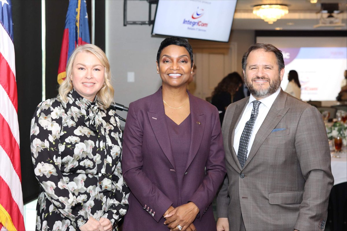 AtlantaRegional's tweet photo. ARC Executive Director & CEO Anna Roach spoke at the Gwinnett Chamber's recent "On Topic" luncheon, focusing on 8 'big trends' shaping metro Atlanta, from economic mobility concerns to a ‘new traffic normal’ with the rise of teleworking. #OneGreatRegion https://t.co/P8DWIwBUrf