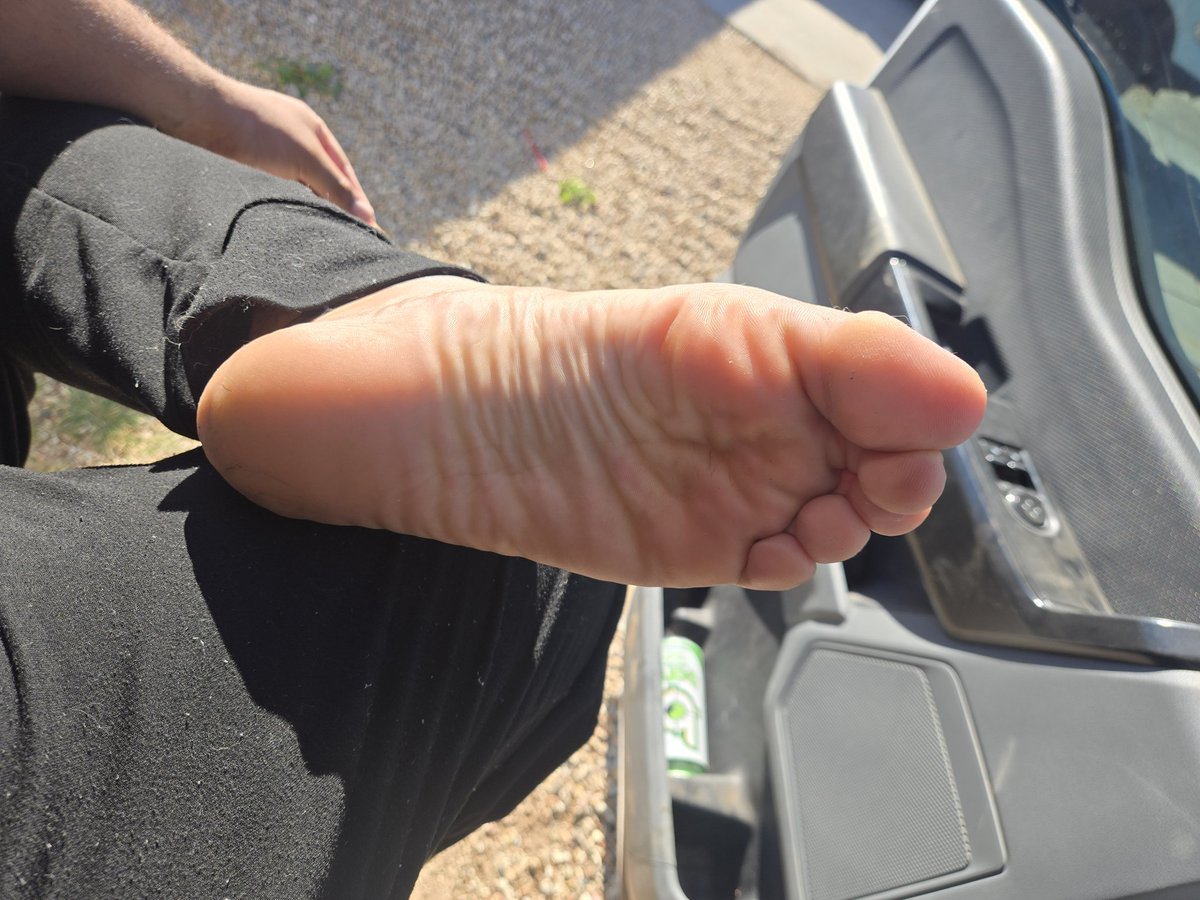 Bubble Toes tweet media