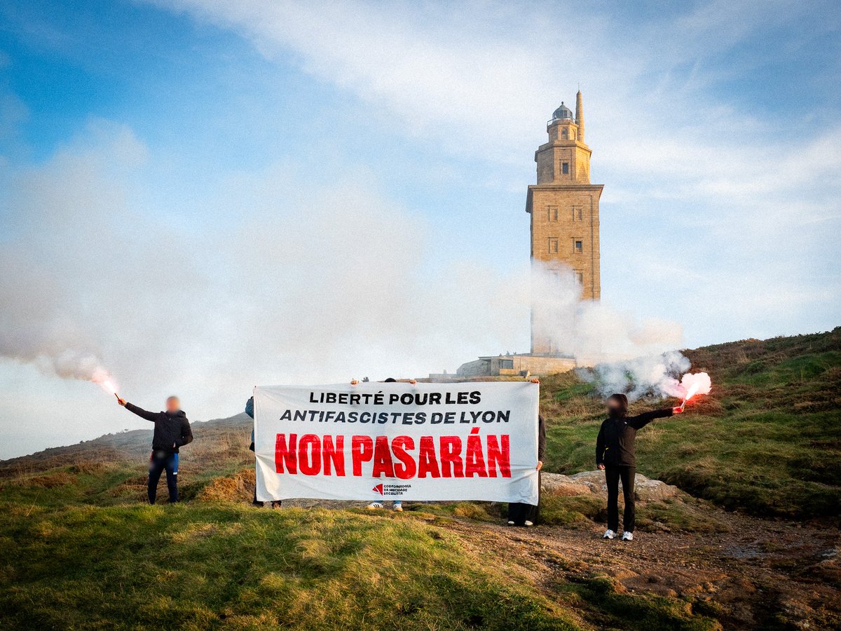 Nos últimos días, estamos vendo no Estado francés unha grande campaña de criminalización xeralizada e internacional contra o antifascismo. Enviamos todo o noso apoio ás militantes antifascistas detidas en Lyon, así como a todas as que sofren a persecución por combater o fascismo.