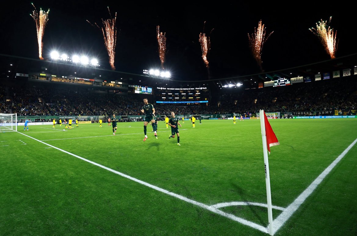 cam_pellegrino's tweet image. MLS Attendance 2/21-22:

1 #LAFC 75,673 (81%)
2 #Sounders 31,606 (44%)
3 #FCCincy 25,513 (98%)
4 #SDFC 25,412 (73%)
5 #EveryoneN 25,044 (83%)
6 #LAGalaxy 25,025 (82%)
7 #OrlandoCity 24,453 (96%)
8 #VWFC 23,546 (43%)
9 #AllForCITY 22,423 (100%)
10 #RCTID 22,210 (87%)