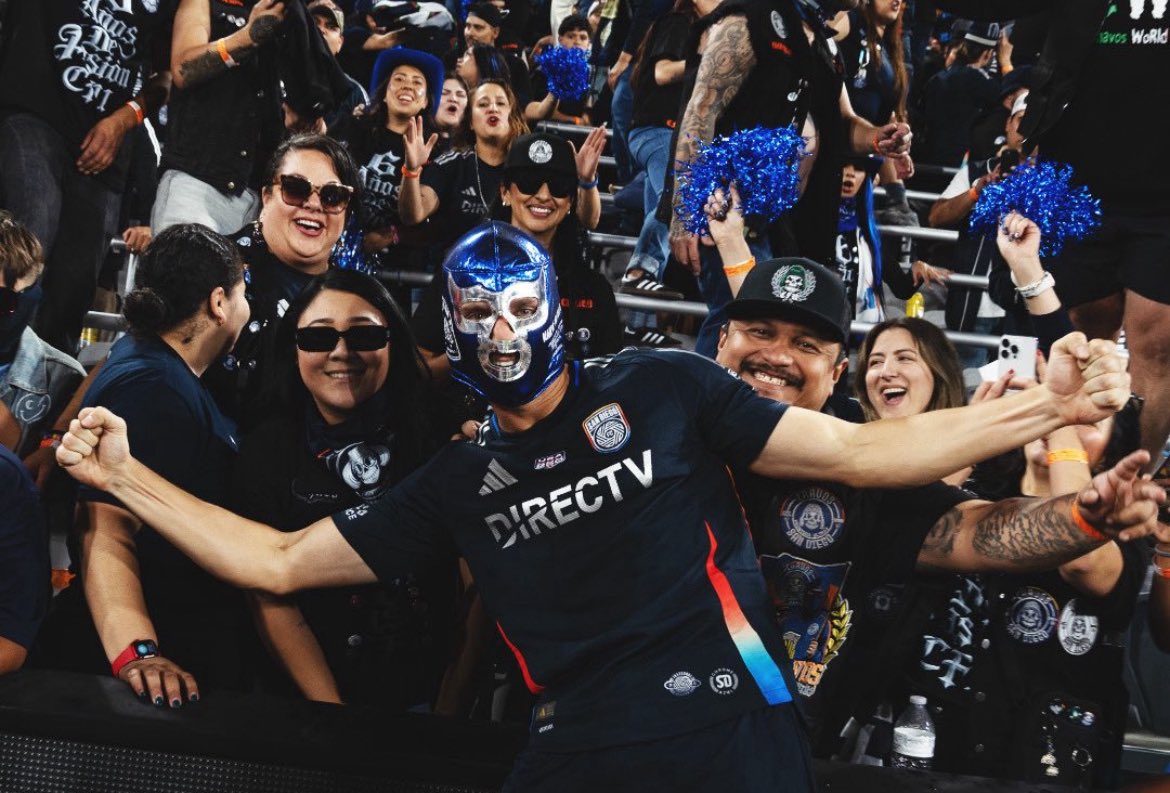 cam_pellegrino's tweet image. MLS Attendance 2/21-22:

1 #LAFC 75,673 (81%)
2 #Sounders 31,606 (44%)
3 #FCCincy 25,513 (98%)
4 #SDFC 25,412 (73%)
5 #EveryoneN 25,044 (83%)
6 #LAGalaxy 25,025 (82%)
7 #OrlandoCity 24,453 (96%)
8 #VWFC 23,546 (43%)
9 #AllForCITY 22,423 (100%)
10 #RCTID 22,210 (87%)