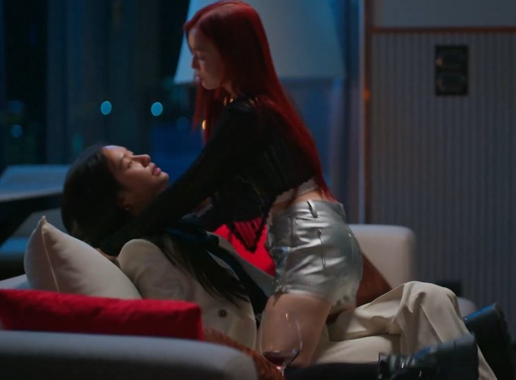 - น้องภานั่งรถยนต์
- น้องซันนั่งมอไซค์
- แมวน้ำนั่งจักรยาน
- น้องกอหญ้านั่งตักชาช่า

#GirlRulesSeries
#MilkLove #มิ้ลค์เลิฟ