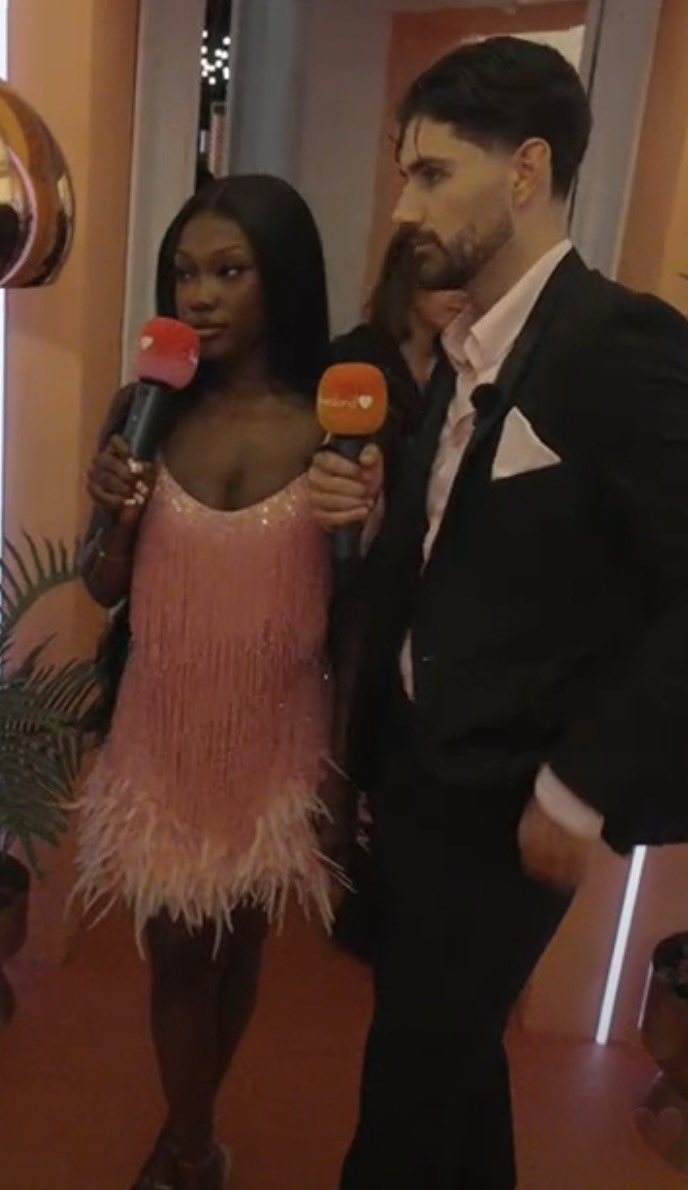 emmaa_344's tweet photo. Oh they’re taking it #LoveIsland #LoveIslandAllStars https://t.co/rHzhVmXSqg